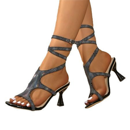 Sandalias de tacón alto de aguja con abertura lateral