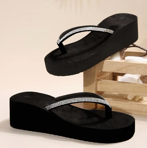 Sandalias con pinchos y suela antideslizante, para playa en verano.