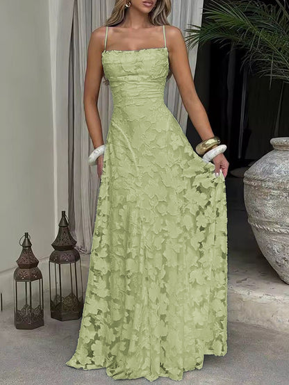 Elegante vestido largo de talle alto con tirantes
