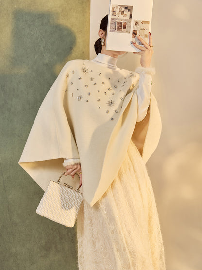 Abrigo de invierno de lana con elegante diseño de cuentas.