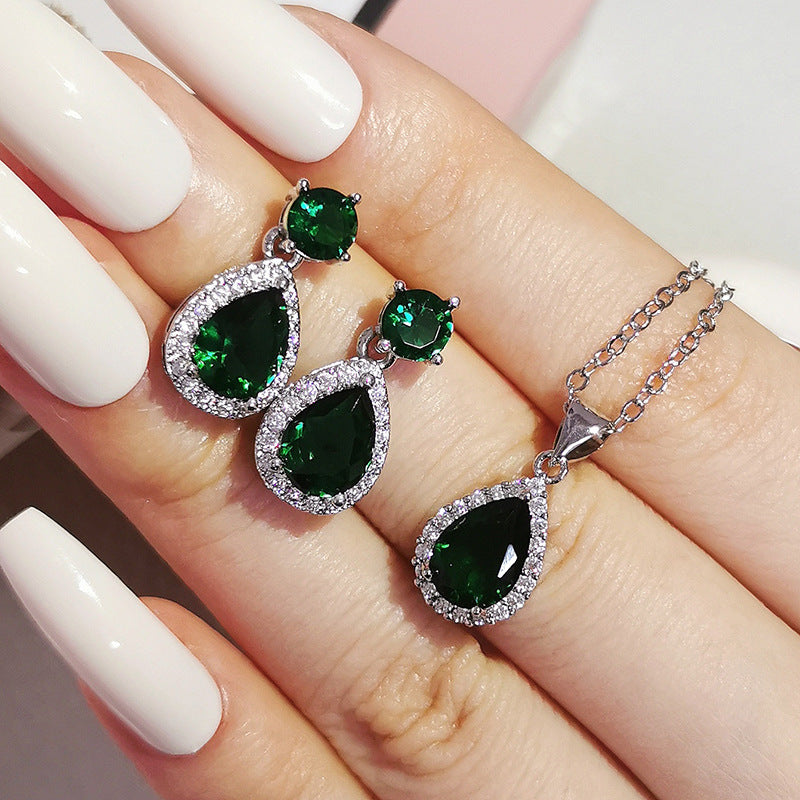 Conjunto de collar y pendientes de circonita