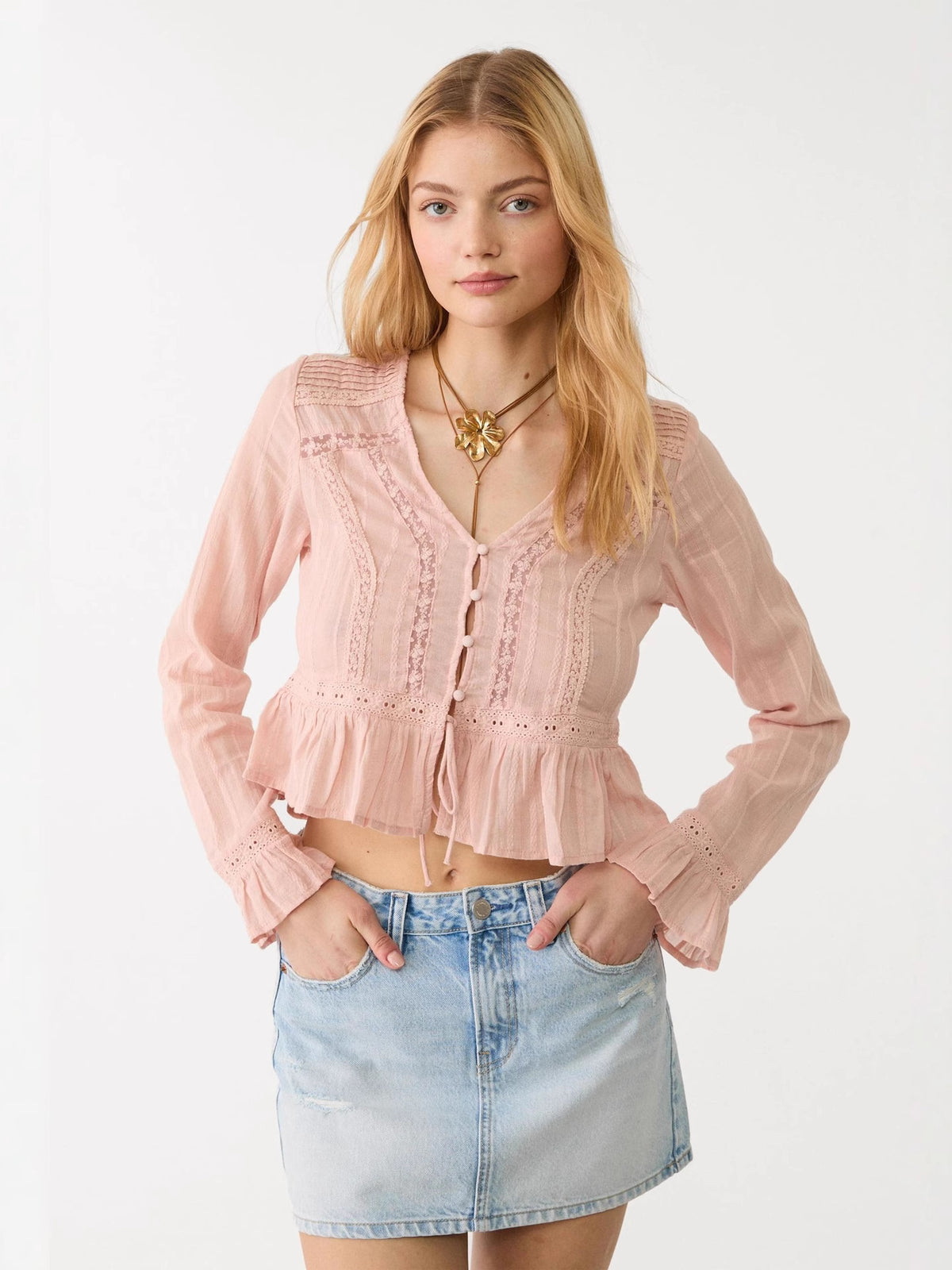 Blusa informal de mujer con ribete de encaje