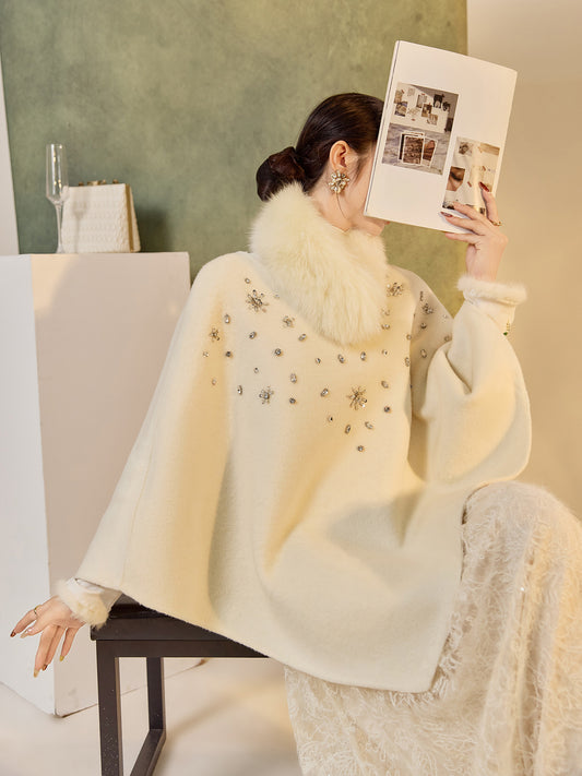Abrigo de invierno de lana con elegante diseño de cuentas.