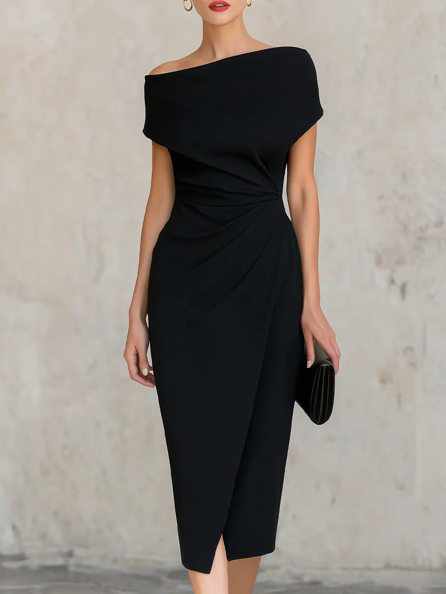 Vestido plisado con cintura y hombros descubiertos