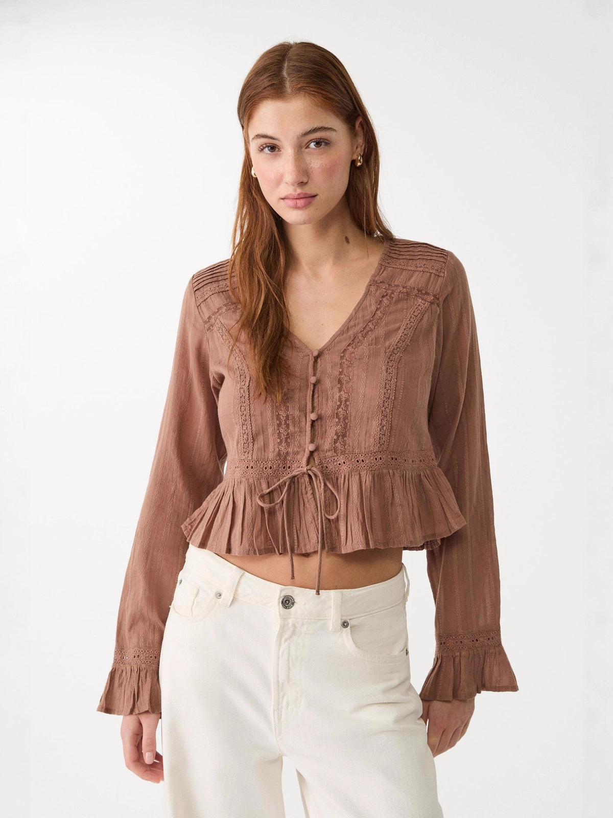 Blusa informal de mujer con ribete de encaje