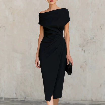 Vestido plisado con cintura y hombros descubiertos