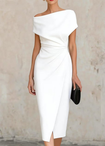 Vestido plisado con cintura y hombros descubiertos