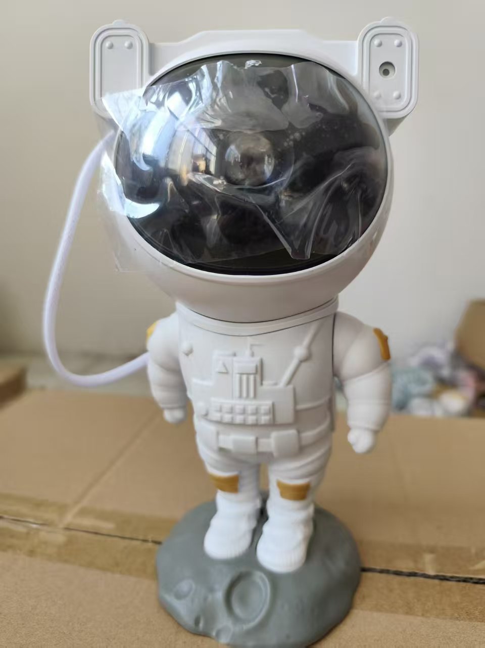 Lámpara de noche con proyección de estrellas de astronauta y control remoto.