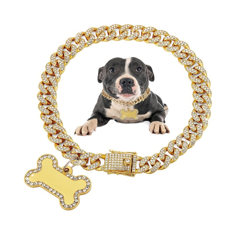 Collar para mascotas con pedrería y colgante de hueso