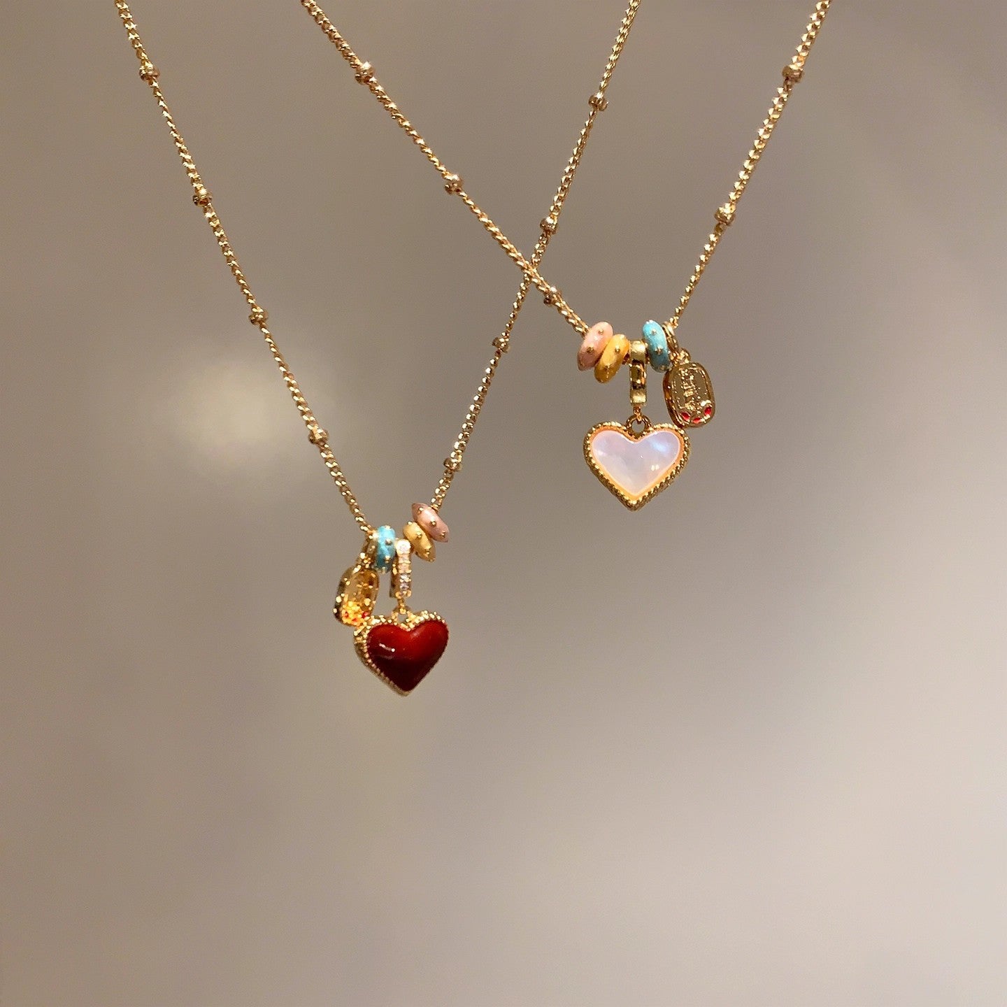 Collar con colgante de corazón de esmalte rojo