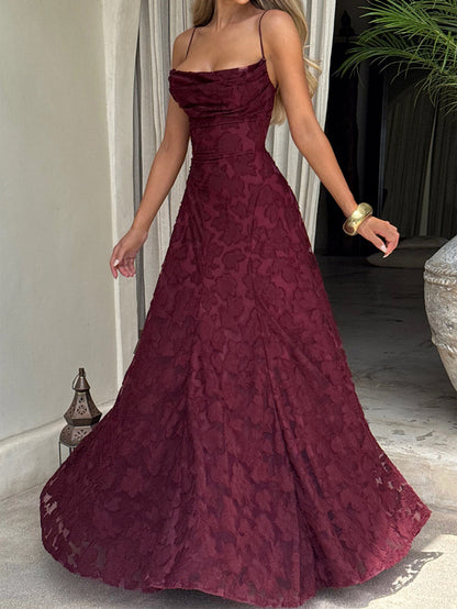 Elegante vestido largo de talle alto con tirantes