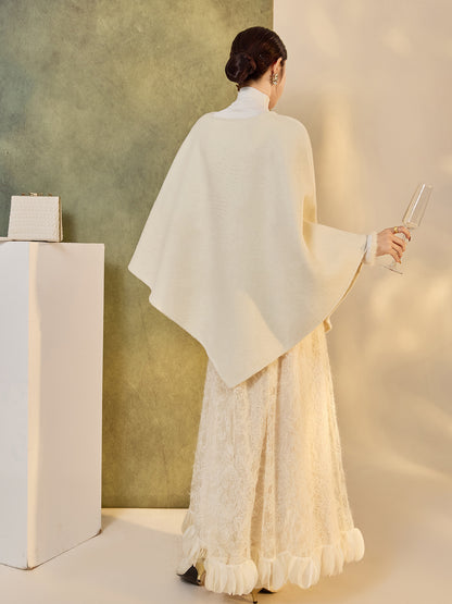 Abrigo de invierno de lana con elegante diseño de cuentas.