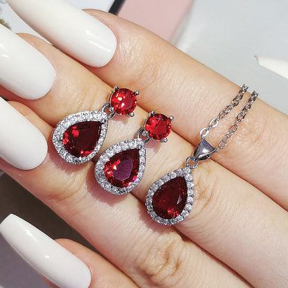 Conjunto de collar y pendientes de circonita