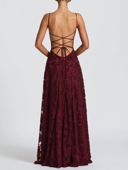 Elegante vestido largo de talle alto con tirantes