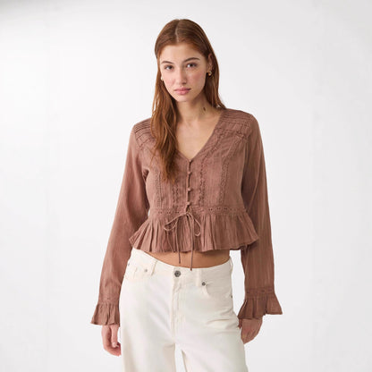 Blusa informal de mujer con ribete de encaje