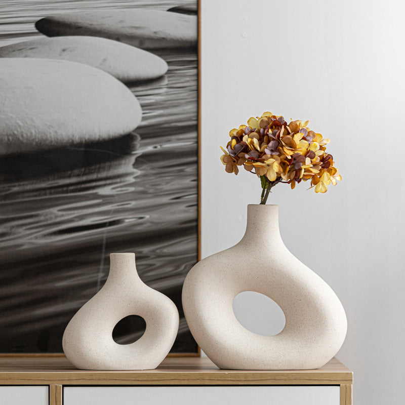 Jarrón de cerámica, creativo y decorativo para el hogar.