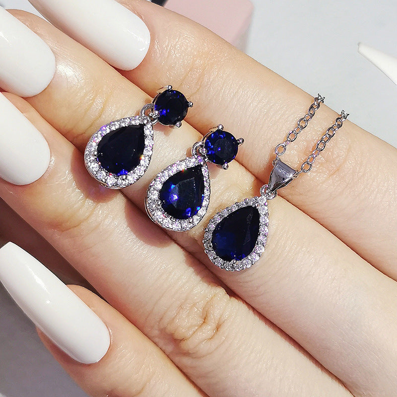 Conjunto de collar y pendientes de circonita