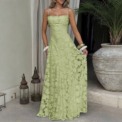 Elegante vestido largo de talle alto con tirantes