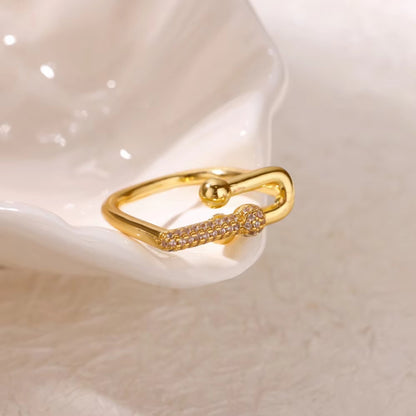 Anillo con diseño abierto
