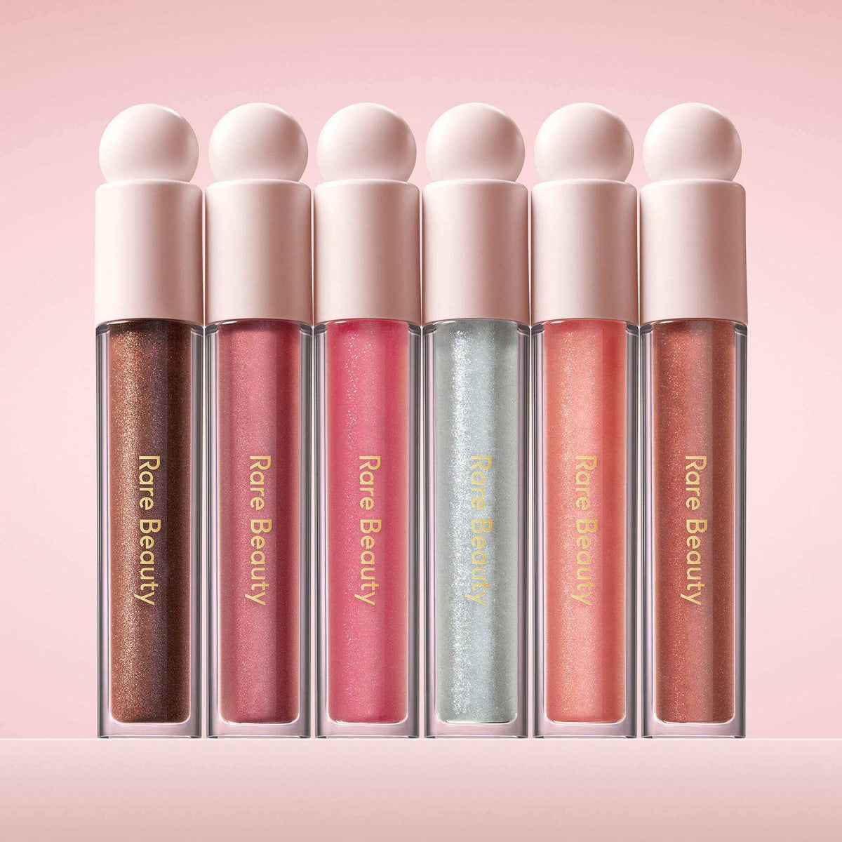 Brillo labial Rare Beauty Positive Light con destellos