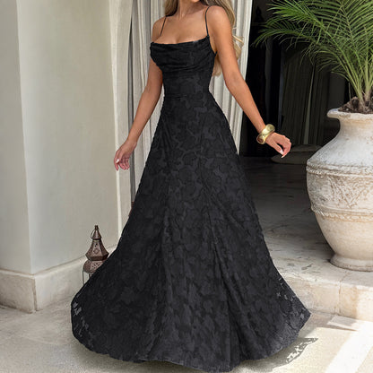 Elegante vestido largo de talle alto con tirantes