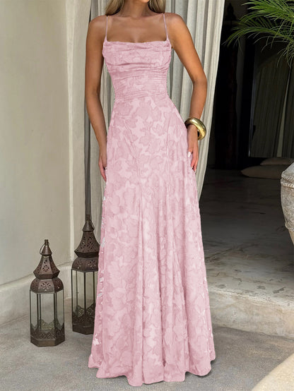 Elegante vestido largo de talle alto con tirantes