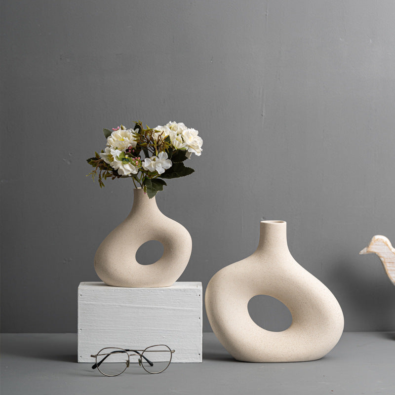 Jarrón de cerámica, creativo y decorativo para el hogar.