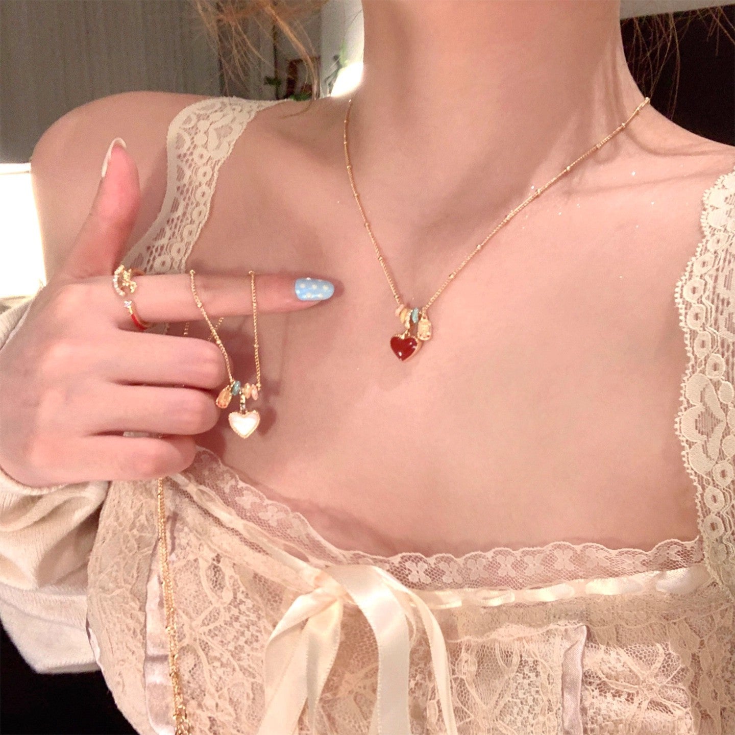 Collar con colgante de corazón de esmalte rojo