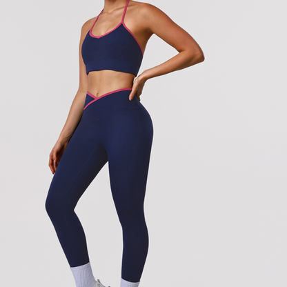 Conjunto de yoga de alta elasticidad con sujetador tipo halter y leggings.