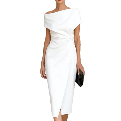Vestido plisado con cintura y hombros descubiertos