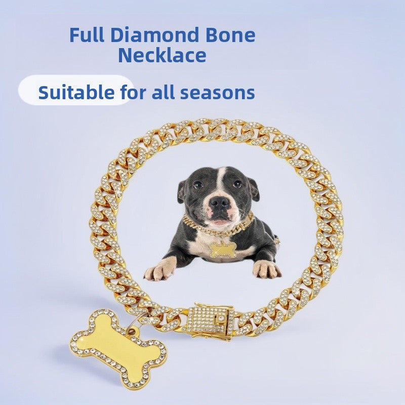 Collar para mascotas con pedrería y colgante de hueso
