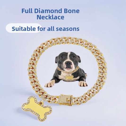 Collar para mascotas con pedrería y colgante de hueso