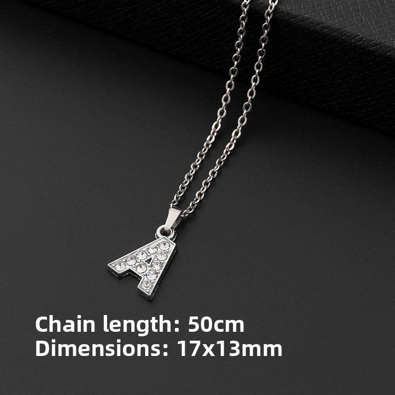 Collar con colgante de letra de acero inoxidable con incrustaciones de diamantes