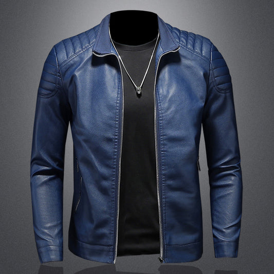 Chaqueta de cuero sintético para hombre con cuello alto y corte ajustado.