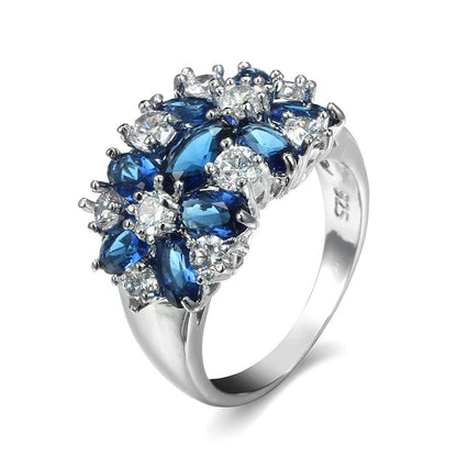 Anillo floral de circonita