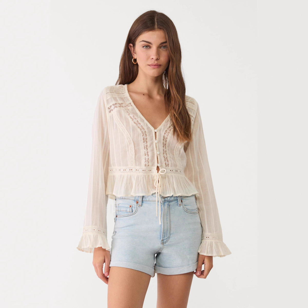 Blusa informal de mujer con ribete de encaje