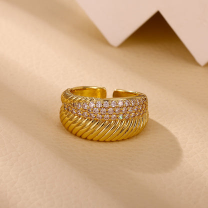 Anillo con diseño abierto
