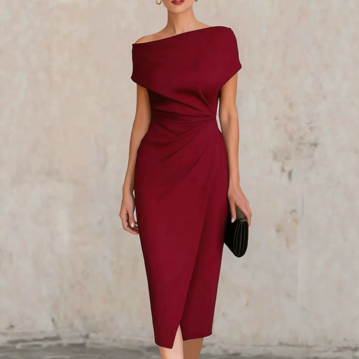 Vestido plisado con cintura y hombros descubiertos