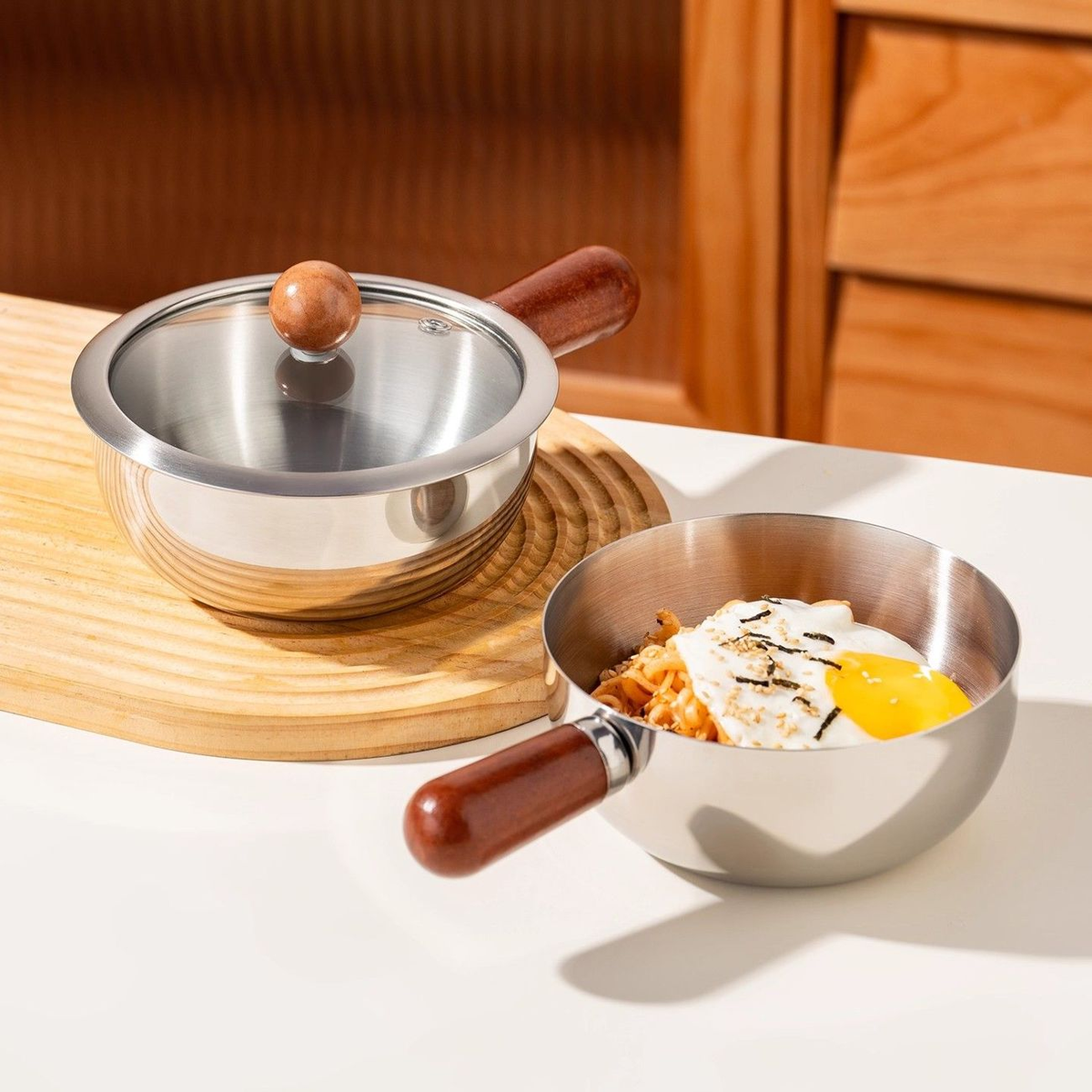 Olla de cocina de acero inoxidable con mango de madera